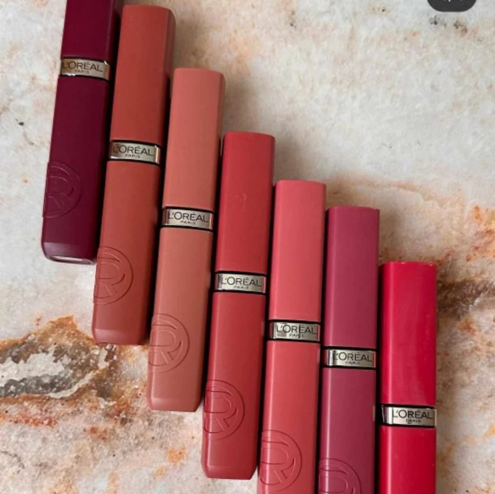 LIPSTICKS GALORE! - Picture 9 of 14